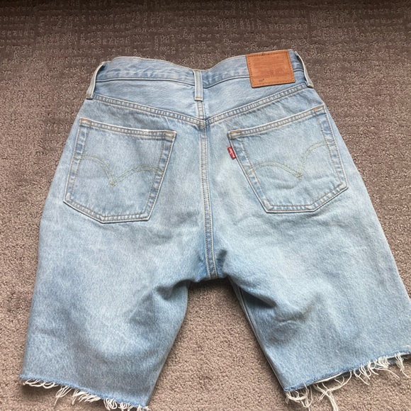 NWOT Levi Shorts - Picture 2 of 3